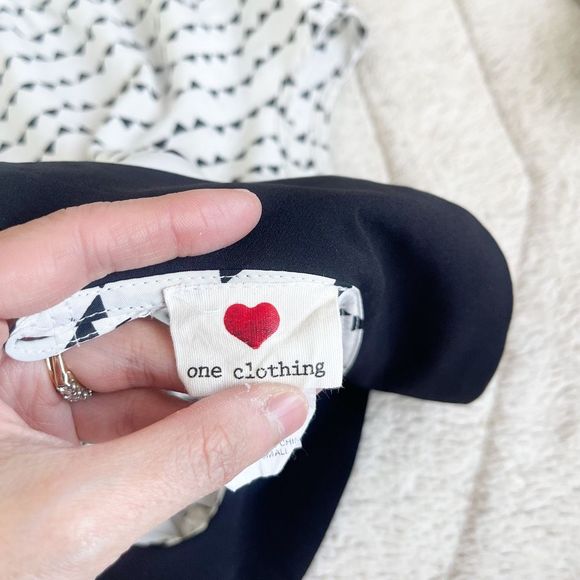 One Clothing Size‎ 0 Black White Contrast Triangular Collared Sleeveless Dress - Picture 12 of 12